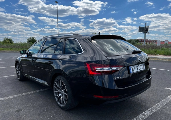 Skoda Superb cena 66000 przebieg: 224000, rok produkcji 2015 z Józefów małe 92